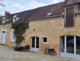 Vignette - Tourist - SAINT GENIES (24), vente propriété 272 m2 sur 4 ha, gîtes en activité.