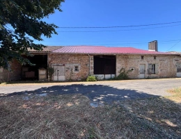 Vignette - Rurale - Deux granges avec dépendances et jardin offrant un fort potentiel de rénovation