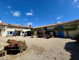 Vignette - Touristique - Charmante ferme rénovée avec gîtes, spa et camping
