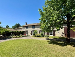 Vignette - Rurale - Superbe propriété de village en pierre de 4/5 chambres avec terrain privé, piscine et dépendances