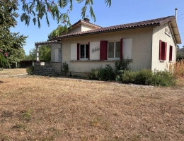 Vignette - Equestrian - Spacious three bedroom home with a chalet and a large garden