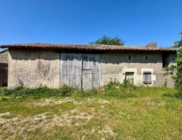 Vignette - Rurale - Deux Maisons de Caractère Indépendantes, une Grange en Pierre et plus de 1,2 Hectare de Terrain