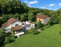 Vignette - Rurale - Une Propriété d'Exception au Bord de la Rivière avec de Superbes Vues, à Proximité de l'un des Plus Beaux Villages de la Charente