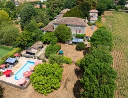 Vignette - Touristique - Magnifique Logis avec quatre gîtes de charme, deux piscines, cour intérieure et vaste parc paysager
