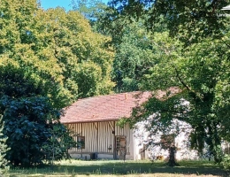 Vignette - Touristique - Propriété de caractère sur 4 hectares - 3 dépendances, étang