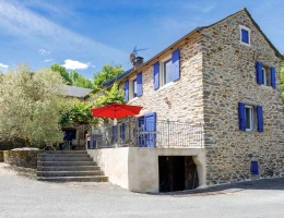 Vignette - Touristique - Ferme en pierre rénovée, piscine, gîtes indépendants et 6 hectares de nature préservée