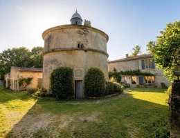 Vignette - Rural - Historic five-bedroom house with swimming pool