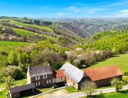Vignette - Rural - Corps de ferme avec maison+ grange et terrain 1.6Ha