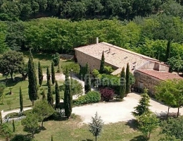 Vignette - Equestrian - Between Uzès and La Roque-sur-Cèze, a Provençal Eden: 18th-century farmhouse & its private estate on