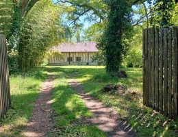 Vignette - Touristique - Propriété de caractère sur 4 hectares - 3 dépendances, étang
