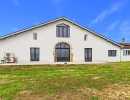 Vignette - Prestige - Corps de ferme rénové - Vue Pyrénées - 440 m² habitables - 7 200 m² de terrain