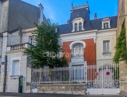 Vignette - Prestigious - In the heart of the town of ETAMPES (91), a 13-room property for sale, with a large garage, 2 outbui