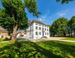 Vignette - Prestige - Propriété à vendre composée d'une demeure de Maitre et une deuxième maison avec piscine et jardin