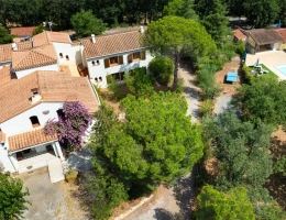 Vignette - Touristique - domaine  avec Gîtes, deux maisons et roulotte