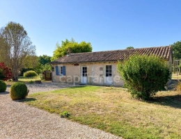 Vignette - Tourist - Wine Estate with Tourism Activity - 9.39 Hectares - Vanzac (17)