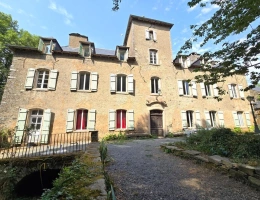 Vignette - Prestige - Château, ancienne maison à aménager et dépendance - Arvieu