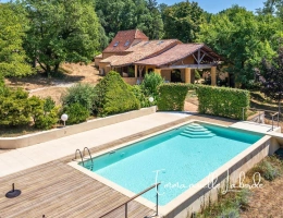 Vignette - Touristique - Propriété en pierre avec maison d’amis, piscine et 2,5 hectares LALINDE (24)