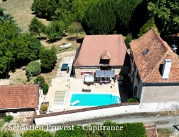 Vignette - Rural - Dpt Dordogne (24), à vendre 11 pièces proche Thiviers (24) propriété de 325 m², terrain 22200 m², dépendance, piscine