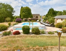 Vignette - Rural - PROPERTY WITH A SPACIOUS GARAGE, SWIMMING POOL AND LARGE POND NEAR CORDES-SUR-CIEL