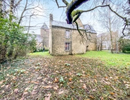 Vignette - Prestige - Prieuré du XVe siècle comportant un manoir, une maison d'habitation et une grange
