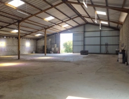 Vignette - Prestige - Bâtiments agricole avec studio à rénover - 19 hectares
