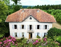 Vignette - Equestrian - Sensitive to Characterful Features? This 17th-Century Manor House Is for You