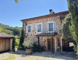 Vignette - Prestige - Mas en pierre, piscine,  proche Valbonne, au calme dans un envir