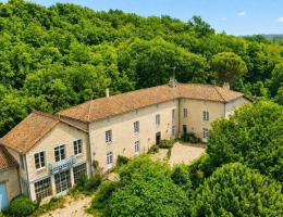 Vignette - Prestige - Propriété de caractère exceptionnelle avec dépendances, piscine et 3,5 hectares