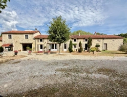 Vignette - Prestige - Magnifique propriété de caractère avec seconde maison, grange en pierre et vastes jardins à proximité de Nanteuil-en-Vallée