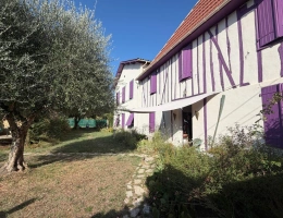 Vignette - Rurale - PLAISANCE (32) centre, élegante MAISON DE MAITRE XVIIIs, sans travaux, 190m2 sur 800m2 de jardin clos et paysagé, belle dépendance, chauffage central , 4chambres dont 1 au rez-de-chaussée, salon 44m2