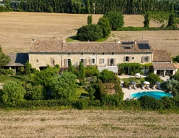 Vignette - Rural - Stone estate of 675 sqm with swimming pool on nearly 3 hectares - Roquemaure