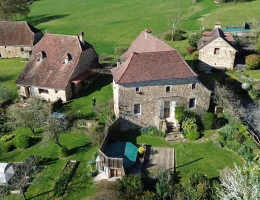 Vignette - Équestre - Véritable Hameau Privé en Pierre sur 5 Hectares de Nature