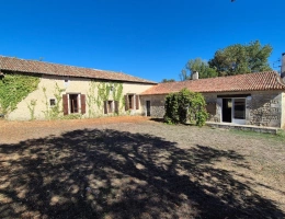 Vignette - Rurale - Corps de Ferme, écrin de verdure, 250 m2 habitables, 18 000 m2 de terrain, 400 m2 de dépendances, 20 mn Angoulême centre