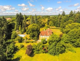 Vignette - Rurale - Maison bourgeoise en pierres avec terrain de 1,4ha et piscine, à Figeac