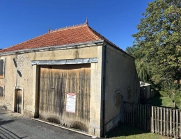 Vignette - Rurale - Grande grange à rénover avec permis de construire