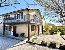 Vignette - Prestige - Charmante maison de caractère rénovée avec  4 chambres, grange et jardin arboré
