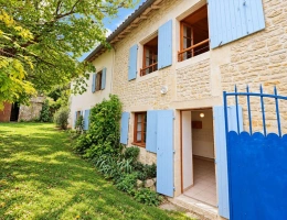 Vignette - Touristique - Ensemble immobilier de 3 maisons - Environ 253 m² habitables - 7 chambres - Terrain arboré de 2 790 m²  - 3 garages - Toitures refaites