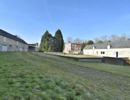 Vignette - Rurale - Corps de ferme avec Maison bourgeoise à vendre - Au nord de Soissons (02 Aisne) (14km) – maison de 335 m² -6 chambres - Dépendances - Garages – Hangars- Terrain 1.18ha