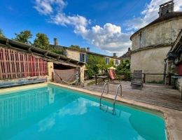 Vignette - Rurale - Maison de cinq chambres et piscine