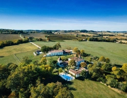 Vignette - Prestige - Propriété de 998 m², 12 chambres, 33 hectares biologiques, source naturelle et deux piscines