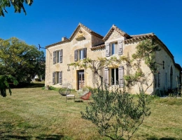 Vignette - Touristique - BELLE MAISON DE CARACTERE EN PIERRES AVEC 3,5HA ET LAC