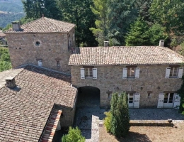 Vignette - Prestige - Propriété de caractère en pierre – 556 m² – Saint-Étienne-de-Serre