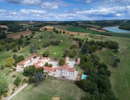 Vignette - Équestre - Élégant château familial du XIXᵉ siècle sur 70 ha, vue panoramique sur les Pyrénées, pieces d'eau, ideal chevaux, accueil, à 1h30 de Toulouse-Blagnac