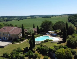 Vignette - Prestige - Une somptueuse propriété gasconne, avec une vue imprenable, une piscine à débordement et un court de tennis privé