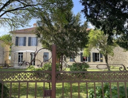 Vignette - Prestige - Propriété de caractère rénovée avec piscine, dépendances sur terrain de plus d?un hectare
