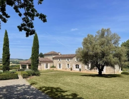 Vignette - Prestige - Une propriété de caractère superbement restaurée, avec vues panoramiques