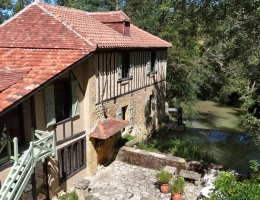 Vignette - Prestige - MARCIAC(32) proche: AUTHENTIQUE MOULIN SEIGNEURIAL d'EXCEPTION  des XIV-XVIIIs, caché, avec son bief baignable, 1.5 HECTARE, élégante rénovation, meublé, tennis, RARE