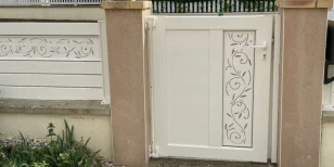 Portillon et convivialité : l’art de recevoir par une entrée secondaire