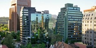 Immobilier coté vs non coté : que peuvent encore apporter les SIIC dans un portefeuille pierre-papier ?