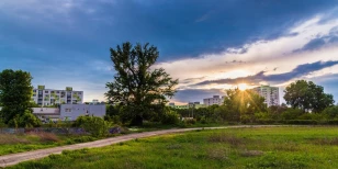 How does a property developer assess the risks before buying a plot of land?